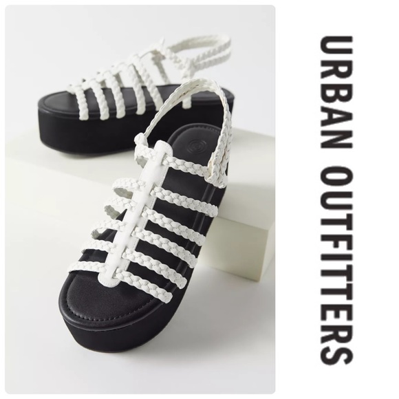 Urban Outfitters Platform Fisherman Sandal - Picture 4 of 5